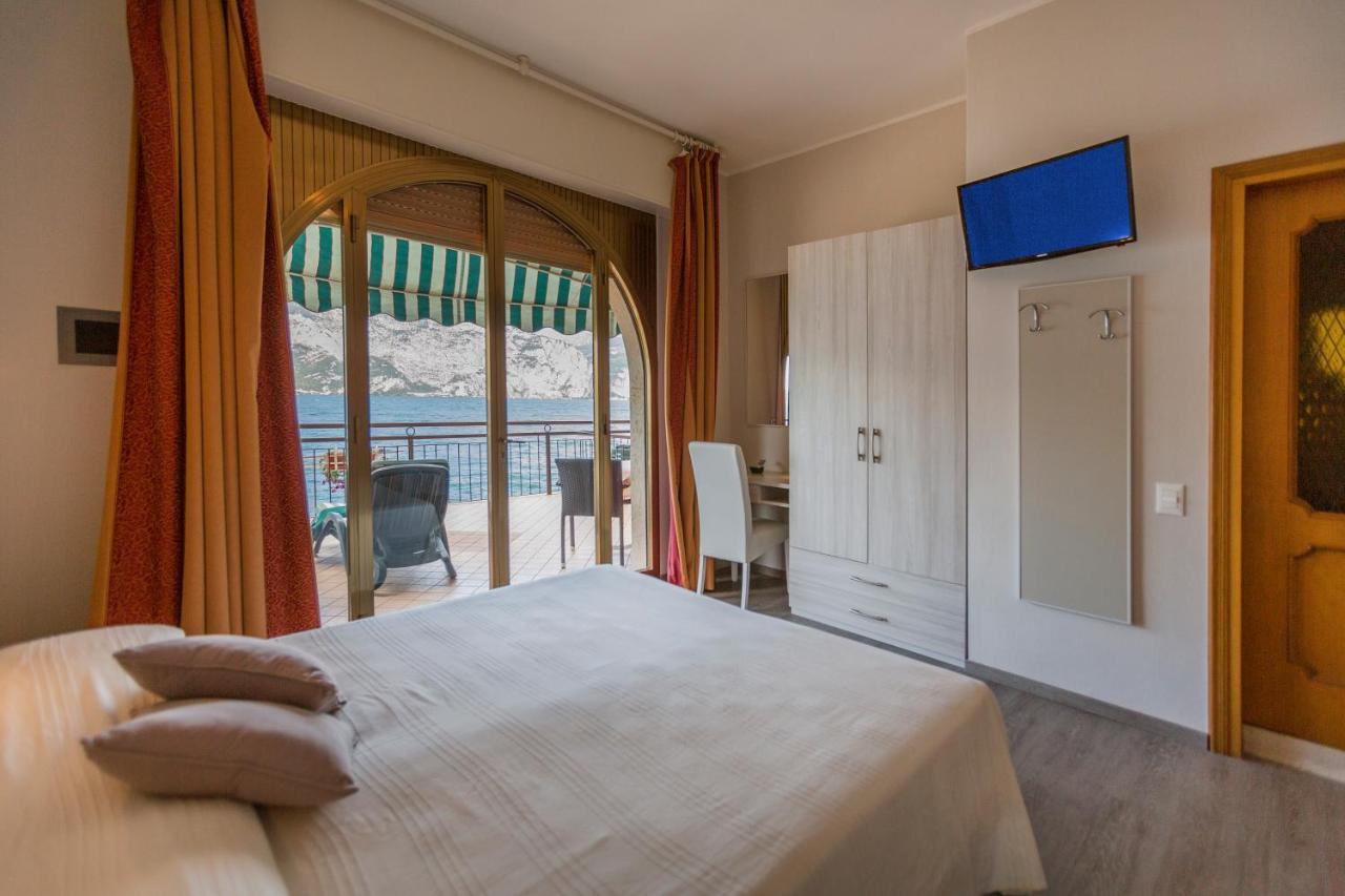 Hotel Nettuno Brenzone sul Garda Eksteriør billede