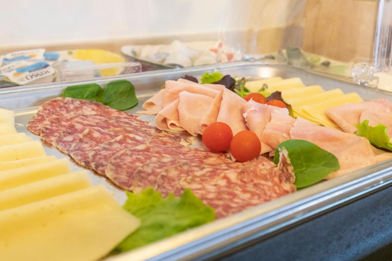 Hotel Nettuno Brenzone sul Garda Eksteriør billede