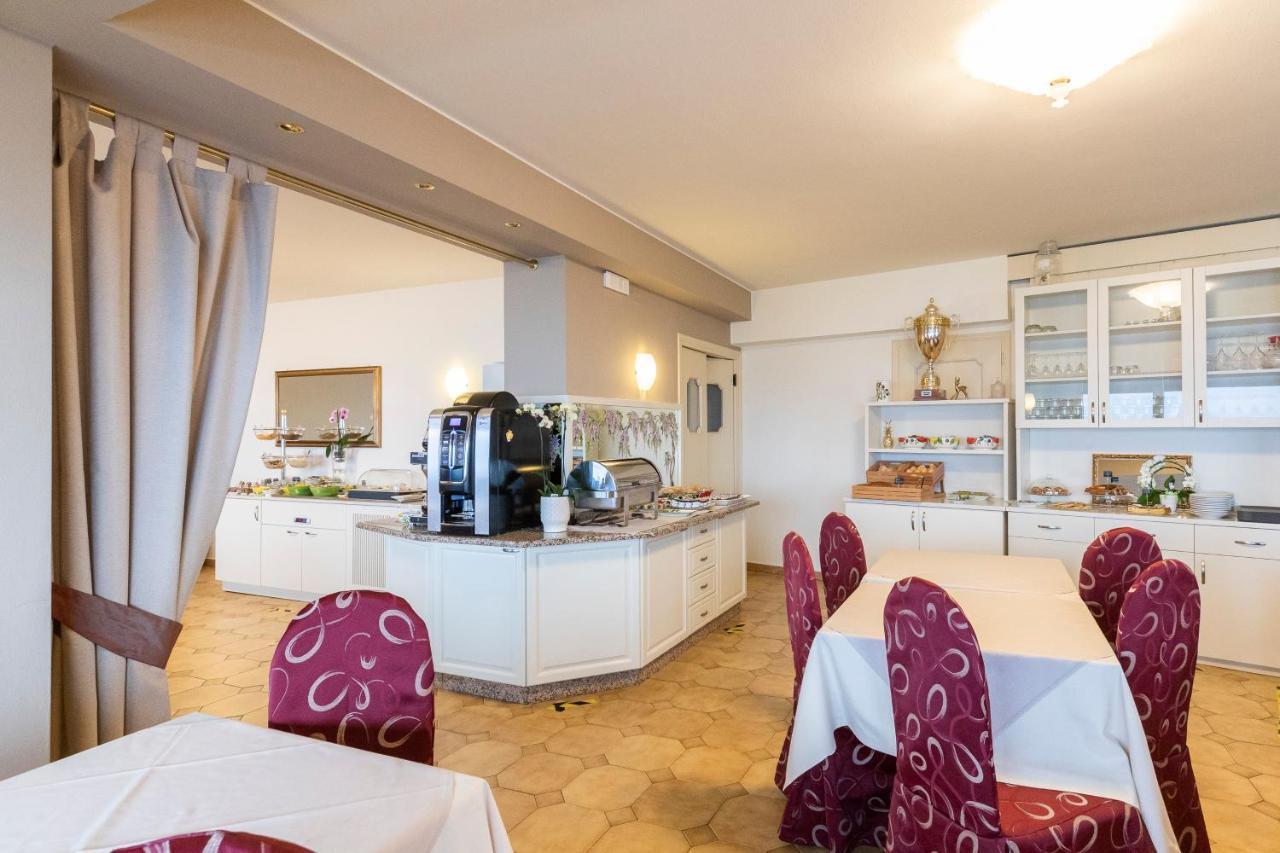 Hotel Nettuno Brenzone sul Garda Eksteriør billede