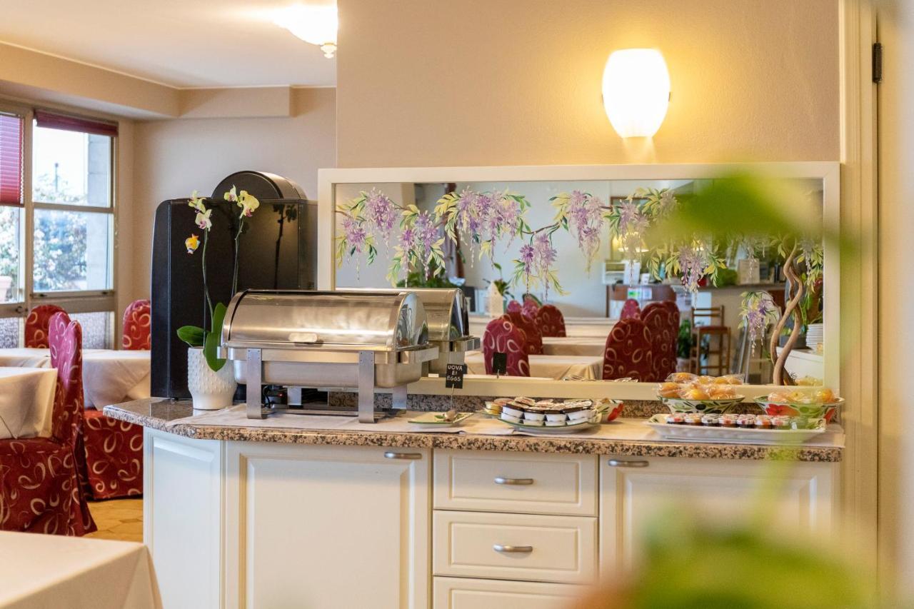 Hotel Nettuno Brenzone sul Garda Eksteriør billede