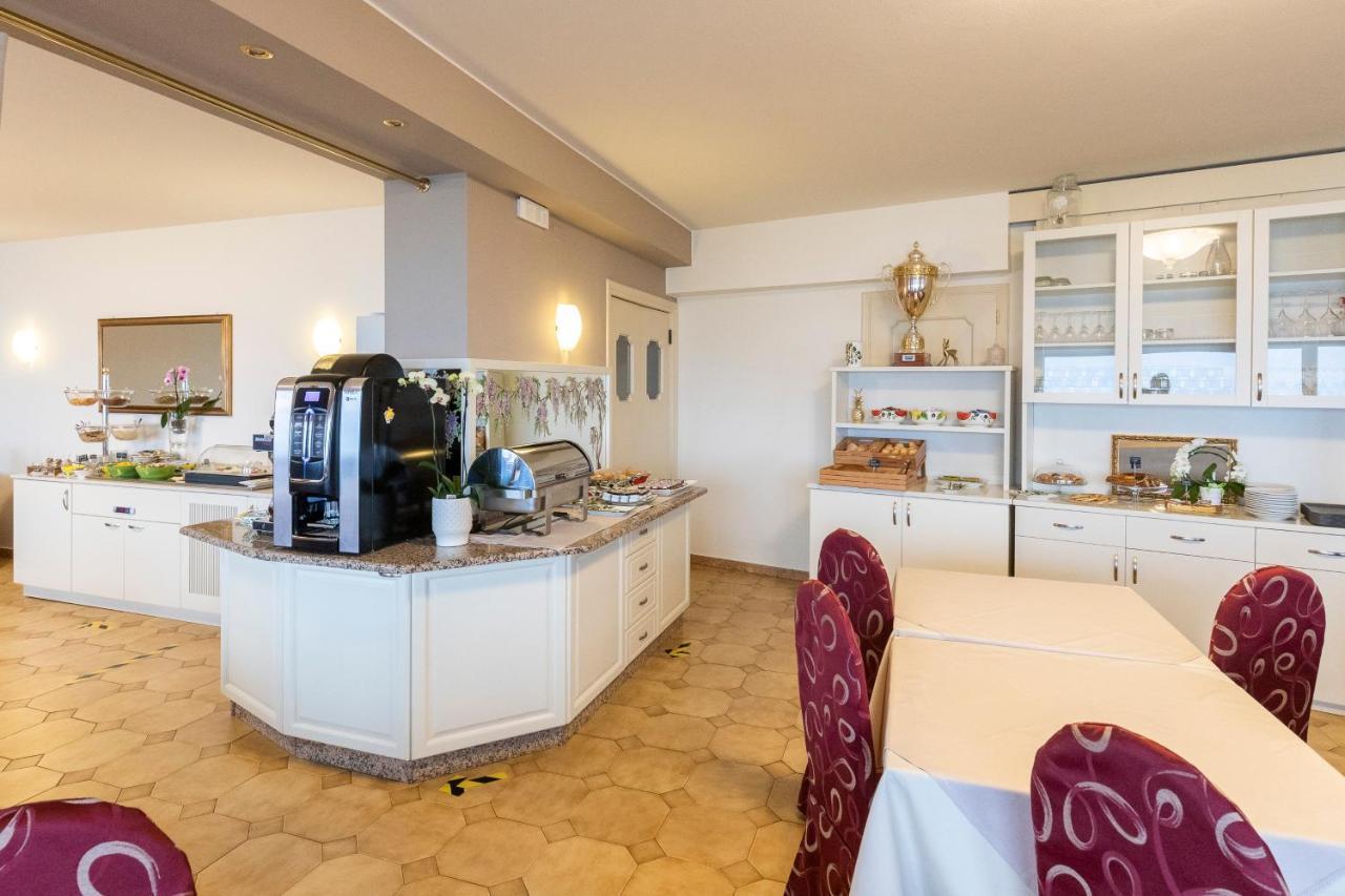 Hotel Nettuno Brenzone sul Garda Eksteriør billede