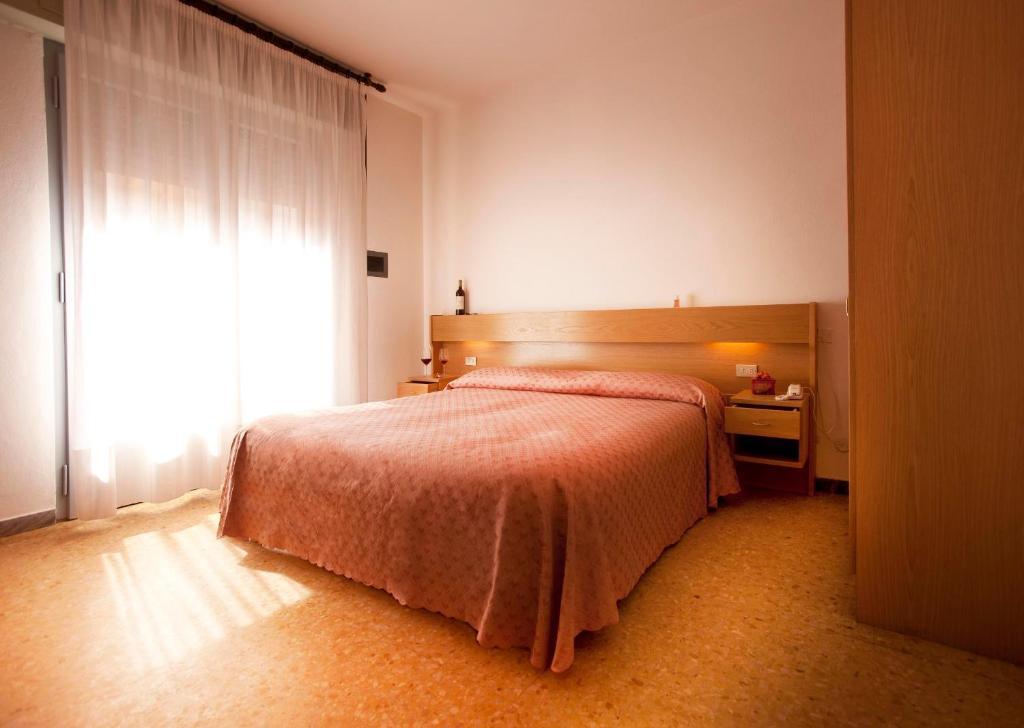 Hotel Nettuno Brenzone sul Garda Eksteriør billede
