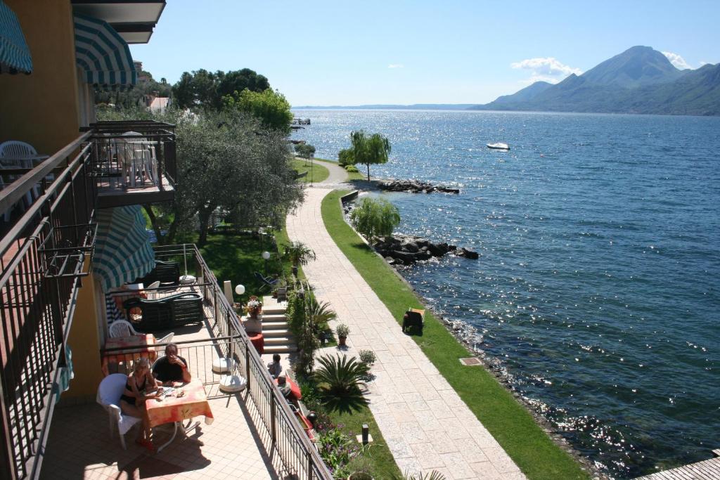 Hotel Nettuno Brenzone sul Garda Eksteriør billede
