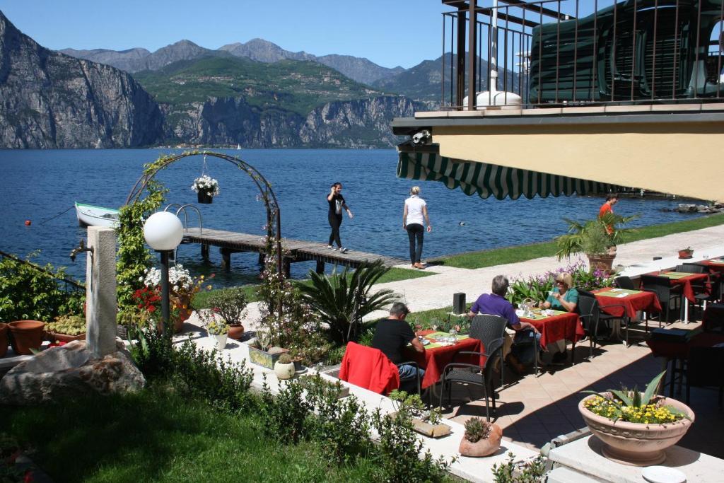 Hotel Nettuno Brenzone sul Garda Eksteriør billede