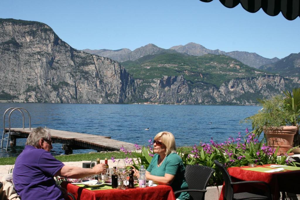 Hotel Nettuno Brenzone sul Garda Eksteriør billede