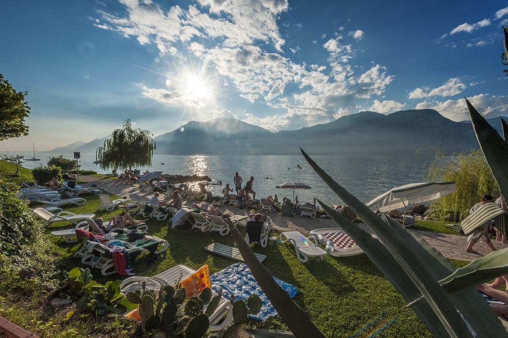 Hotel Nettuno Brenzone sul Garda Eksteriør billede